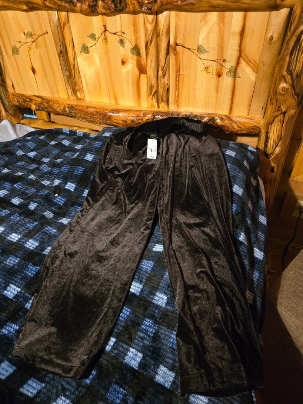 CALSTYLE Black Velvet Pants. Size M. NWT